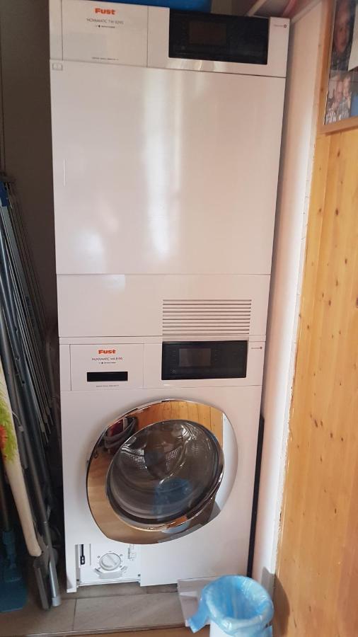 Traumhaftes Chalet Mit Seesicht Krattigen エクステリア 写真